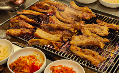 Soot Bull Jeep signature dishes Beef Short Ribs
Pork Baby Back Ribs
Beef Jumulleok
